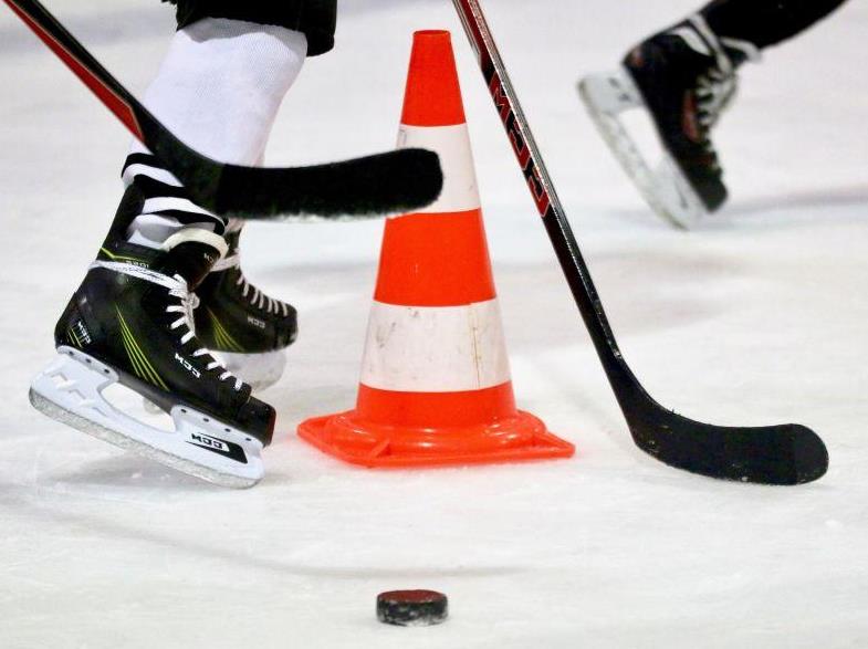 Latihan Hoki Menembak Dengan Rebounder