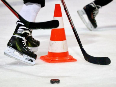 Latihan Hoki Menembak Dengan Rebounder